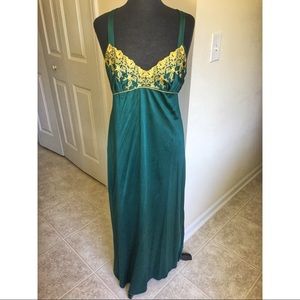 Vintage Vanity Fair Gown 1970’s/1980’s Medium